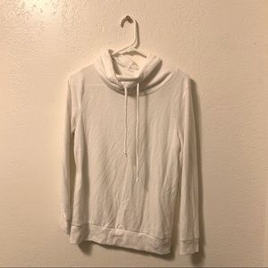 WHITE TURTLE NECK SWEATER